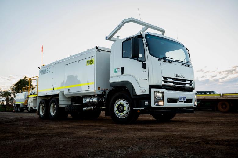 Isuzu 6x4 Service Truck