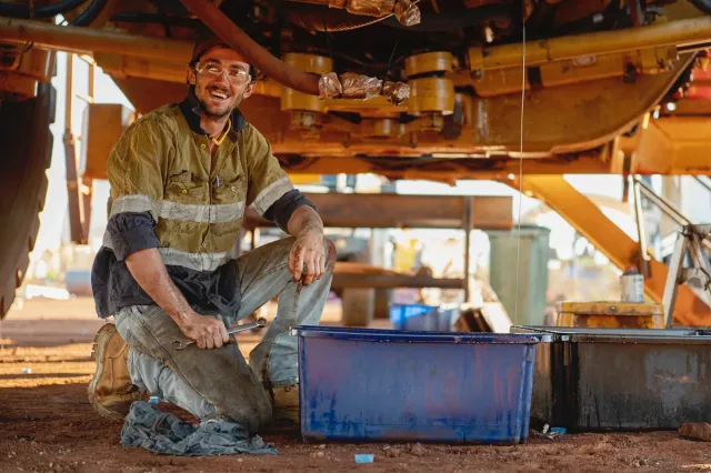Finmec employee dropping the oil of a machine