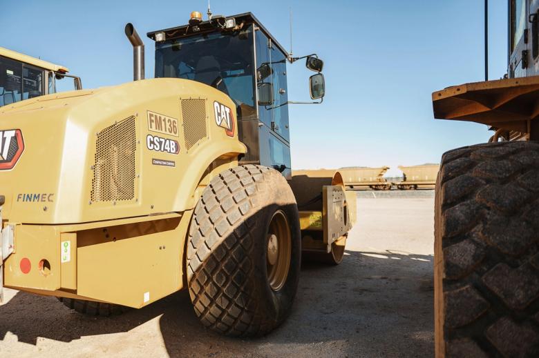 Caterpillar CS74B Vibratory Soil Compactor