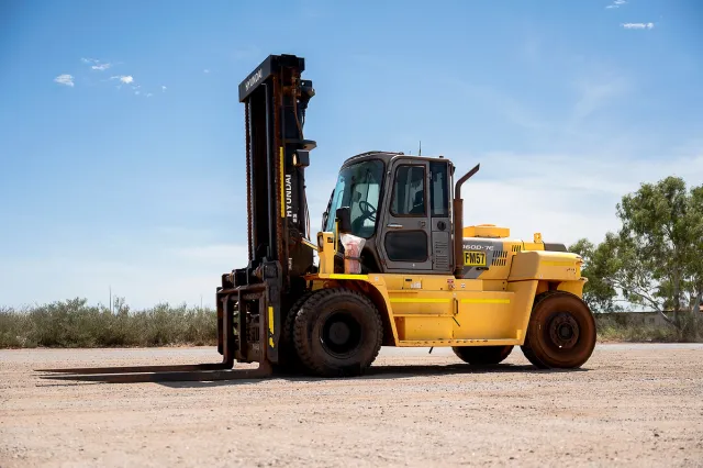 Photo of Hyundai 160D-7E 16t Forklift